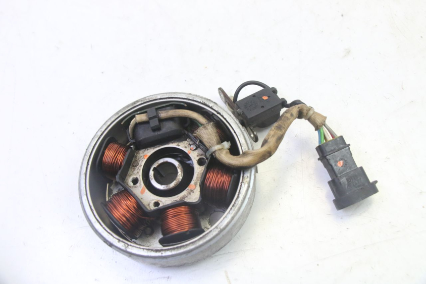 photo de ROTOR STATOR PIAGGIO NEW TYPHOON 50 (2010 - 2017) - Andere kijkhoek