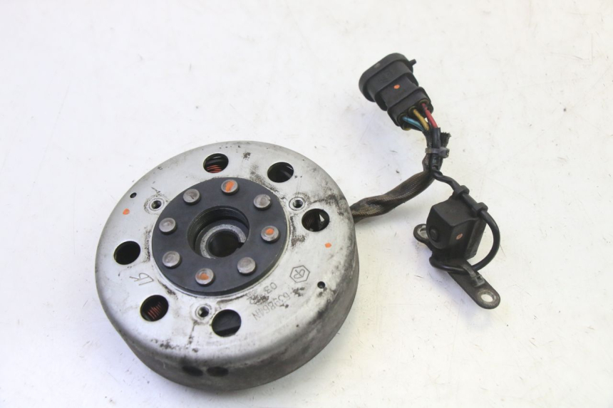 photo de ROTOR STATOR PIAGGIO NEW TYPHOON 50 (2010 - 2017) - Andere kijkhoek