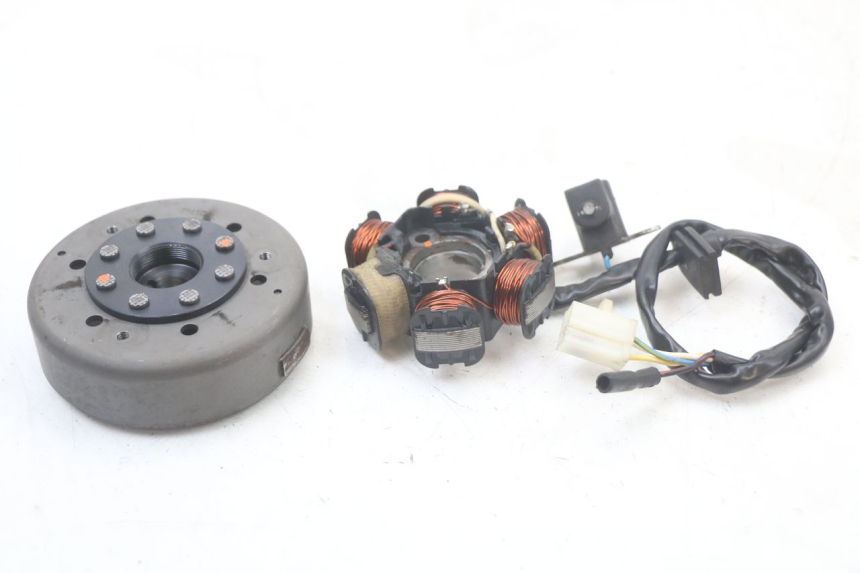 photo de ROTOR STATOREN PEUGEOT KISBEE 2T 50 (2010 - 2017) - Detail van het onderdeel