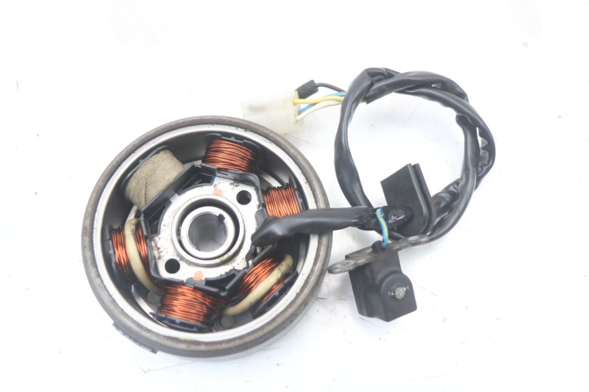 photo de ROTOR STATOREN PEUGEOT KISBEE 2T 50 (2010 - 2017) - Andere kijkhoek