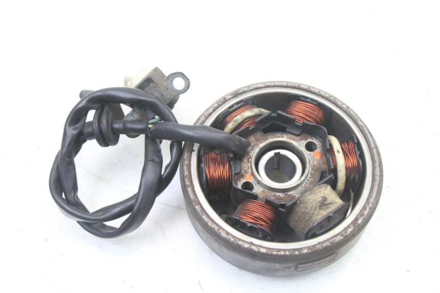 photo de ROTOR STATOREN PEUGEOT KISBEE 2T 50 (2010 - 2017) - Andere kijkhoek