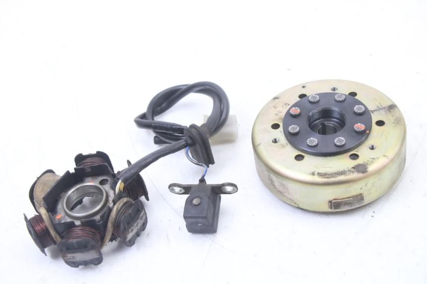 photo de ROTOR STATOREN PEUGEOT LUDIX ONE 50 (2005 - 2008) - Detail van het onderdeel