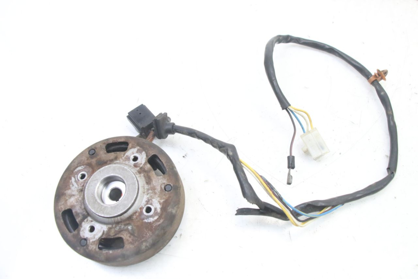 photo de ROTOR STATOREN PEUGEOT TKR TREKKER FURIOUS 50 (2005 - 2014) - Detail van het onderdeel