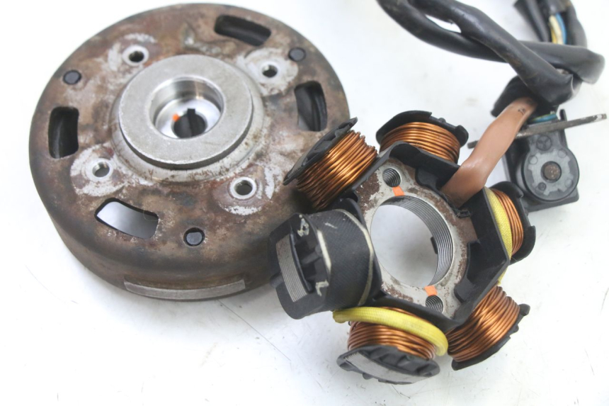 photo de ROTOR STATOREN PEUGEOT TKR TREKKER FURIOUS 50 (2005 - 2014) - Andere kijkhoek