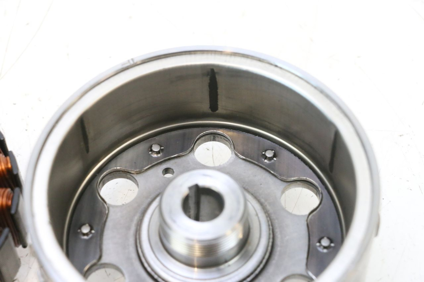 photo de ROTOR STATOR PEUGEOT SATELIS COMPRESSOR K15 125 (2006 - 2009) - Kenmerkende details