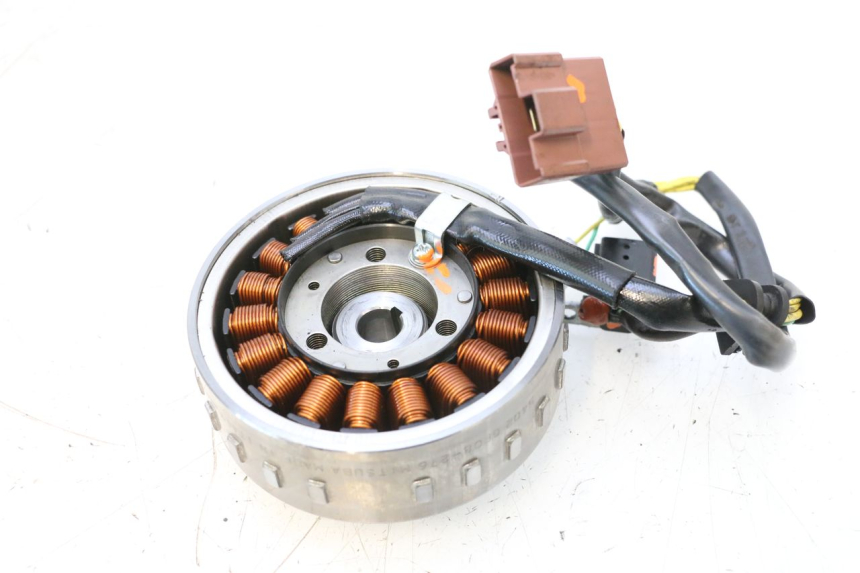 photo de ROTOR STATOR PEUGEOT SATELIS COMPRESSOR K15 125 (2006 - 2009) - Zoom op gebruiksstaat