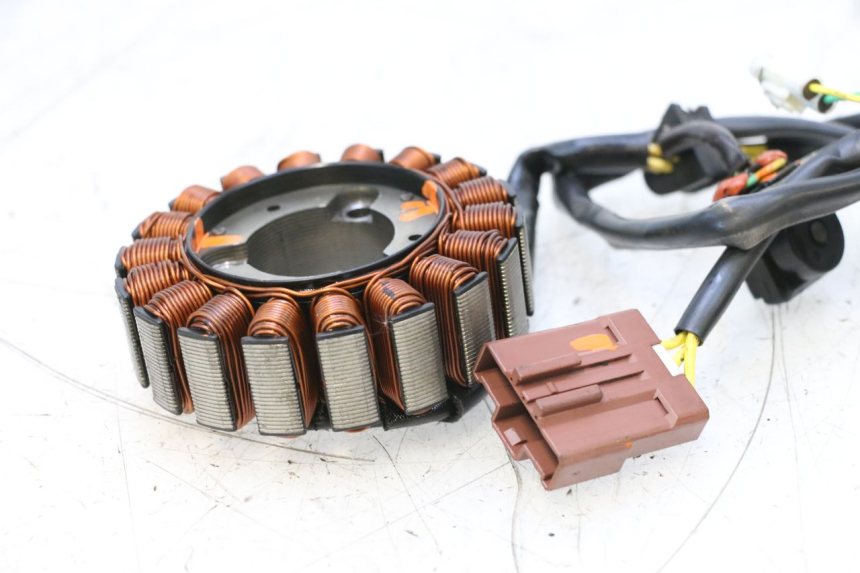photo de ROTOR STATOR PEUGEOT SATELIS COMPRESSOR K15 125 (2006 - 2009) - Bevestigingspunten