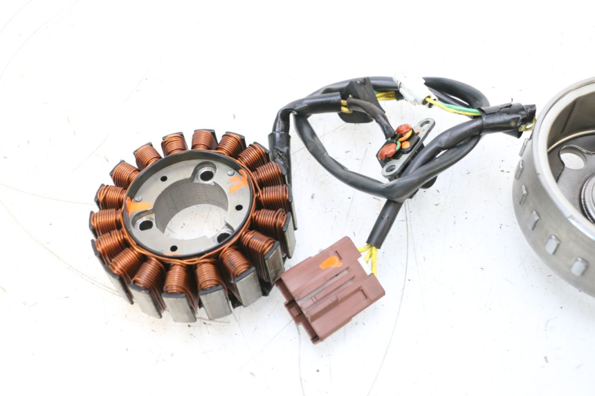 photo de ROTOR STATOR PEUGEOT SATELIS COMPRESSOR K15 125 (2006 - 2009) - Gecontroleerd onderdeel