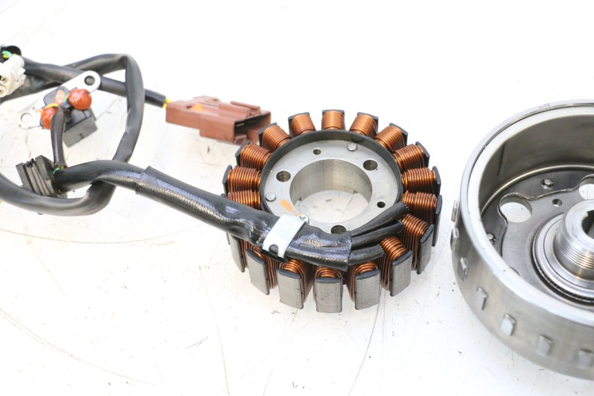 photo de ROTOR STATOR PEUGEOT SATELIS COMPRESSOR K15 125 (2006 - 2009) - Markeringen en referenties