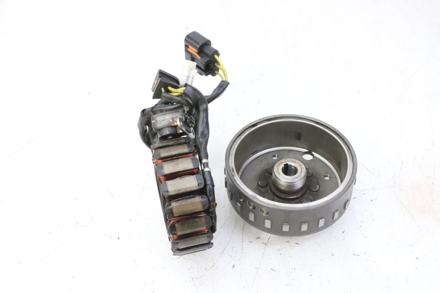 photo de ROTOR STATOREN PEUGEOT SATELIS 125 (2013 - 2018) - Bevestigingspunten