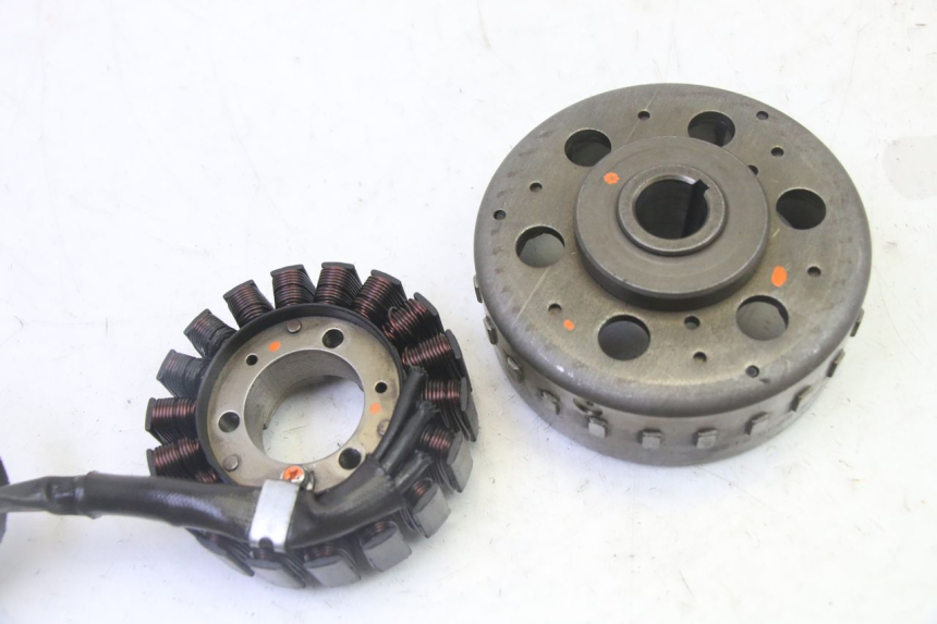 photo de ROTOR STATOREN PEUGEOT SATELIS 125 (2013 - 2018) - Detail van het onderdeel