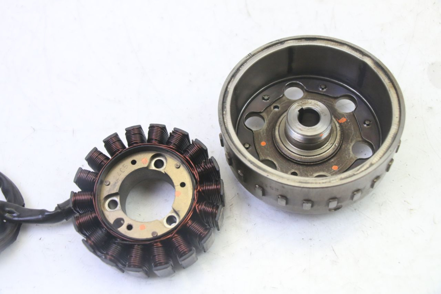 photo de ROTOR STATOREN PEUGEOT SATELIS 125 (2013 - 2018) - Andere kijkhoek