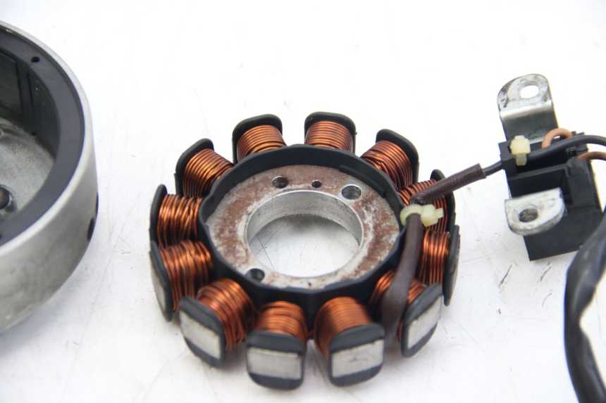 photo de ROTOR STATOR APRILIA SCARABEO 4T 50 (2009 - 2017) - Detail van het onderdeel