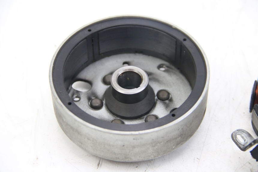 photo de ROTOR STATOR APRILIA SCARABEO 4T 50 (2009 - 2017) - Zoom op gebruiksstaat