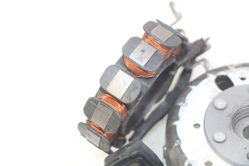 photo de ROTOR STATOREN APRILIA SCARABEO 100 (2003 - 2012) - Bevestigingspunten