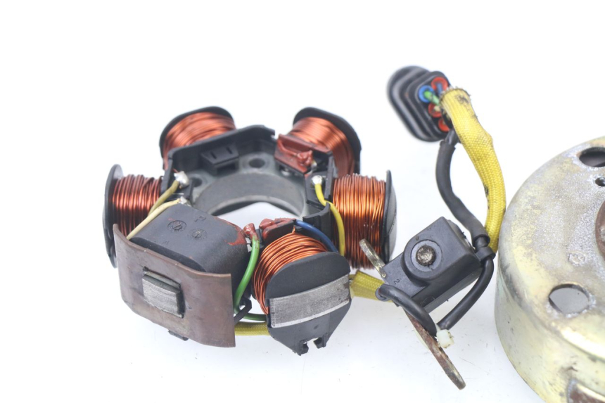 photo de ROTOR STATOREN APRILIA SR CARB LC 2T 50 (2004 - 2012) - Andere kijkhoek
