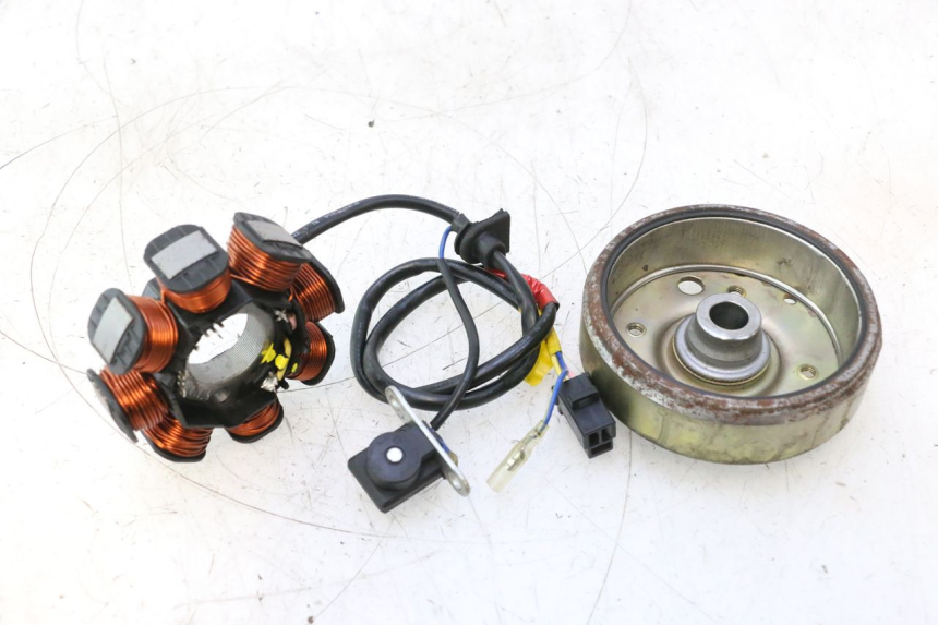 photo de ROTOR STATOR KYMCO SUPER 8 2T 50 (2007 - 2013) - Andere kijkhoek