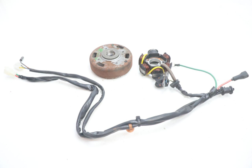 photo de ROTOR STATOREN PEUGEOT TREKKER 50 (1995 - 2004) - Detail van het onderdeel