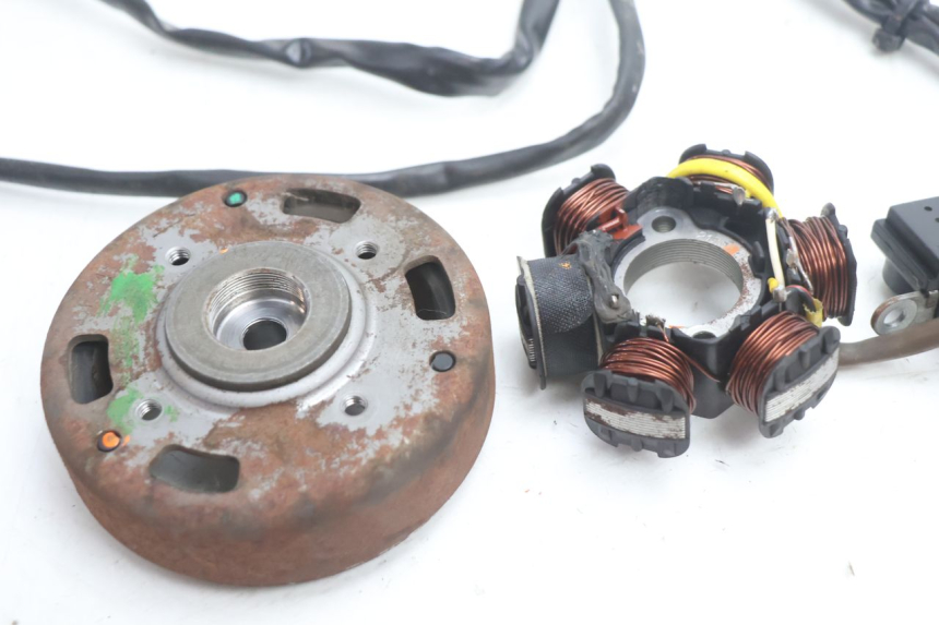 photo de ROTOR STATOREN PEUGEOT TREKKER 50 (1995 - 2004) - Technische close-up