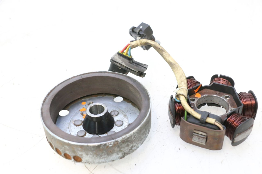 photo de ROTOR STATOR PIAGGIO TYPHOON 50 (2000 - 2009) - Bevestigingspunten