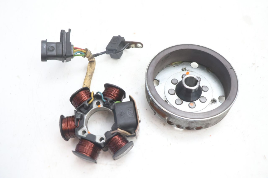 photo de ROTOR STATOR PIAGGIO TYPHOON 50 (2000 - 2009) - Detail van het onderdeel