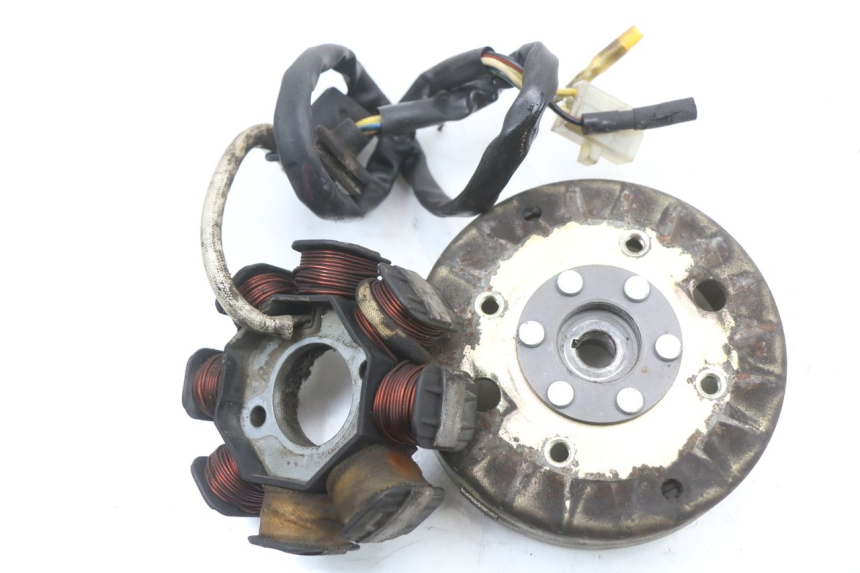 photo de ROTOR STATOREN PEUGEOT V-CLIC VCLIC 50 (2007 - 2013) - Detail van het onderdeel