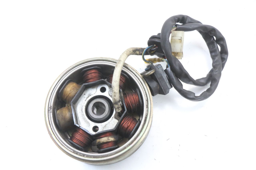 photo de ROTOR STATOREN PEUGEOT V-CLIC VCLIC 50 (2007 - 2013) - Zoom op gebruiksstaat