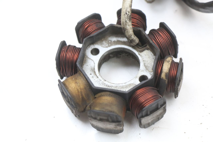 photo de ROTOR STATOREN PEUGEOT V-CLIC VCLIC 50 (2007 - 2013) - Bevestigingspunten