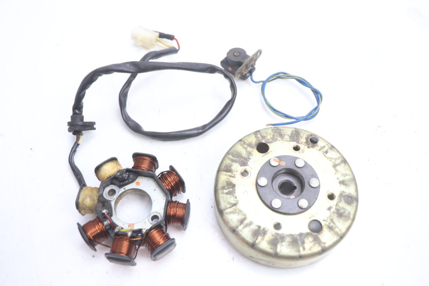 photo de ROTOR STATOREN PEUGEOT V-CLIC VCLIC 50 (2007 - 2013) - Hoofdaanzicht