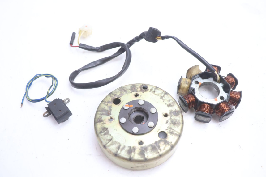 photo de ROTOR STATOREN PEUGEOT V-CLIC VCLIC 50 (2007 - 2013) - Zoom op gebruiksstaat