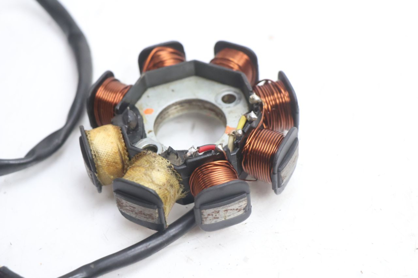 photo de ROTOR STATOREN PEUGEOT V-CLIC VCLIC 50 (2007 - 2013) - Bevestigingspunten