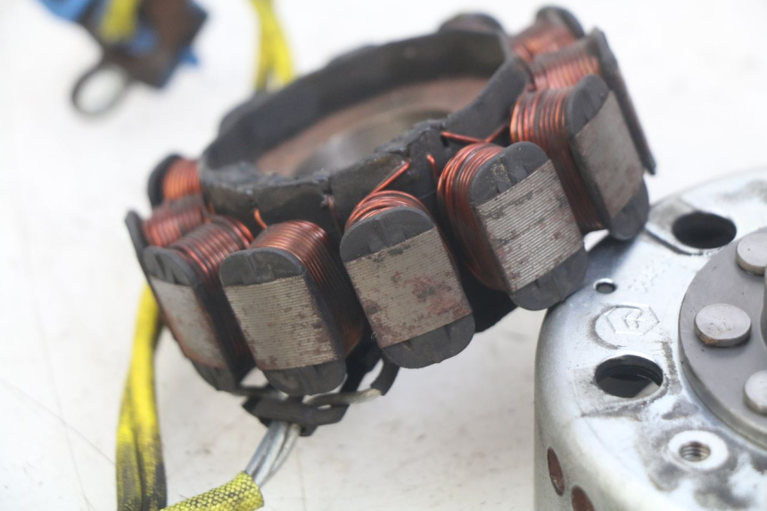 photo de ROTOR STATOREN PIAGGIO VESPA LXV 125 (2006 - 2009) - Bevestigingspunten