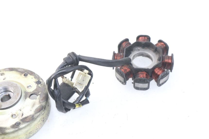 photo de ROTOR STATOR PEUGEOT VIVACITY NEW 4T 50 (2008 - 2017) - Andere kijkhoek