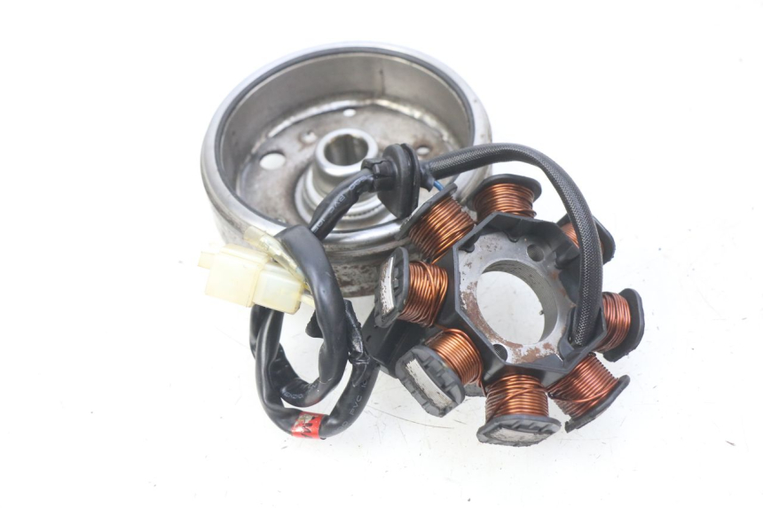 photo de ROTOR STATOR PEUGEOT VIVACITY NEW 4T 50 (2008 - 2017) - Zoom op gebruiksstaat