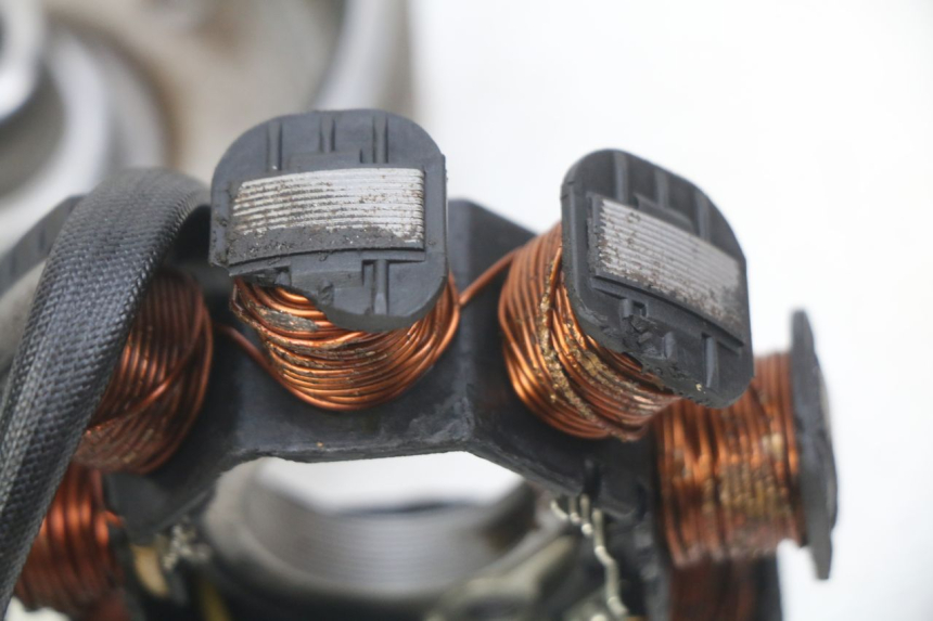 photo de ROTOR STATOR PEUGEOT VIVACITY NEW 4T 50 (2008 - 2017) - Andere kijkhoek