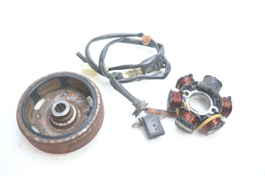 photo de ROTOR STATOREN PEUGEOT VIVACITY 50 (1998 - 2003) - Detail van het onderdeel