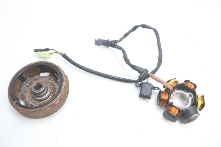photo de ROTOR STATOREN PEUGEOT VIVACITY 50 (2004 - 2009) - Detail van het onderdeel