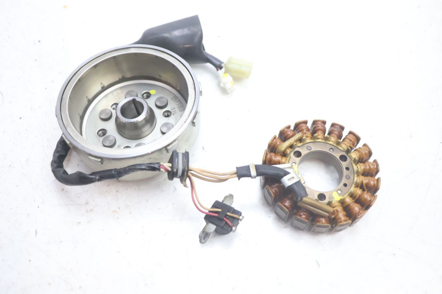 photo de ROTOR STATOREN YAMAHA X-MAX XMAX 125 (2010 - 2013) - Detail van het onderdeel