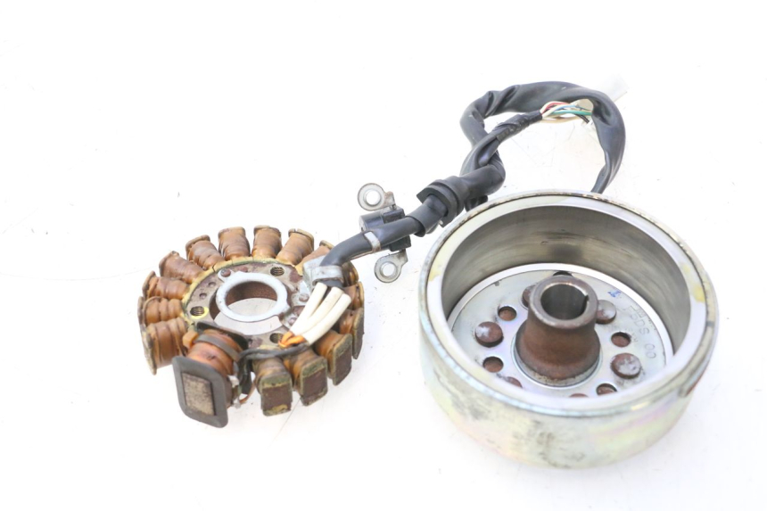 photo de ROTOR STATOREN YAMAHA YP MAJESTY 125 (2002 - 2006) - Zoom op componenten