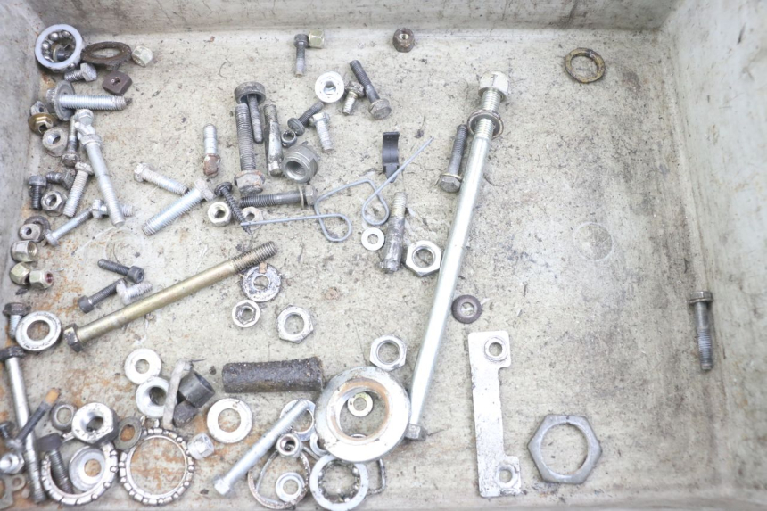 photo de ZAK SCHROEVEN EN BEVESTIGINGSMATERIAAL PEUGEOT 103 VOGUE VS2 50 (2004 - 2017) - Detail van het onderdeel