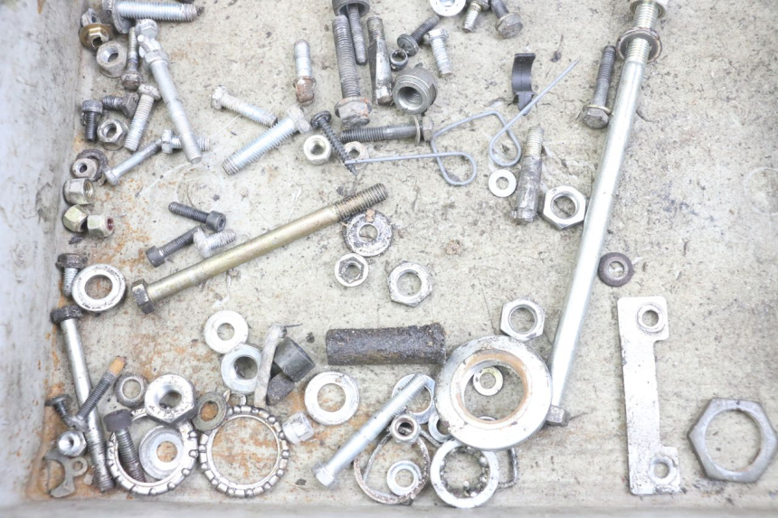 photo de ZAK SCHROEVEN EN BEVESTIGINGSMATERIAAL PEUGEOT 103 VOGUE VS2 50 (2004 - 2017) - Zoom op gebruiksstaat