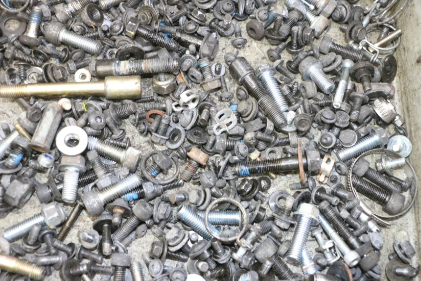 photo de ZAK SCHROEVEN EN BEVESTIGINGSMATERIAAL QUADRO 4 4D 350 (2015 - 2018) - Detail van het onderdeel