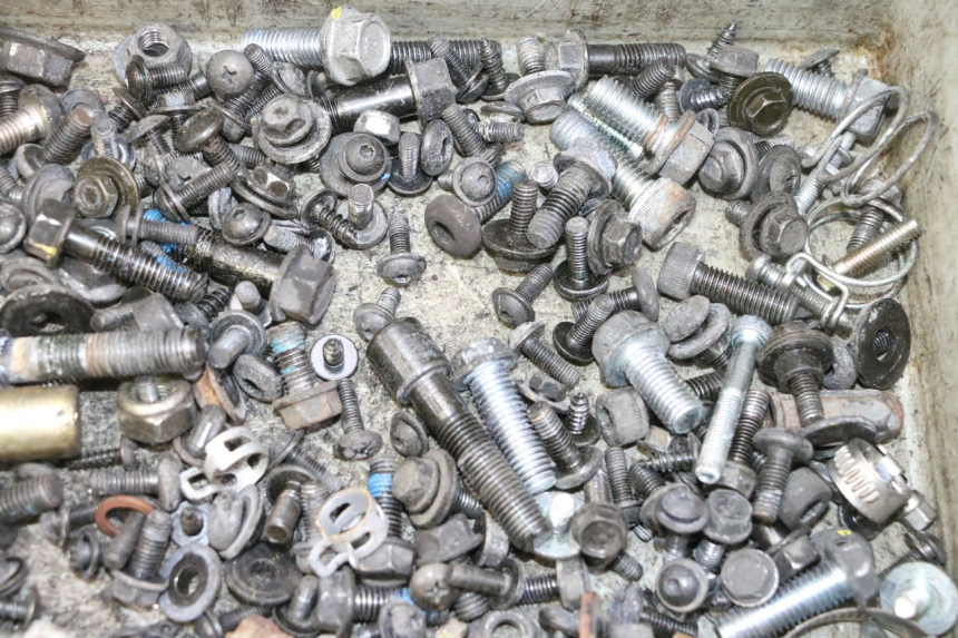 photo de ZAK SCHROEVEN EN BEVESTIGINGSMATERIAAL QUADRO 4 4D 350 (2015 - 2018) - Overzicht