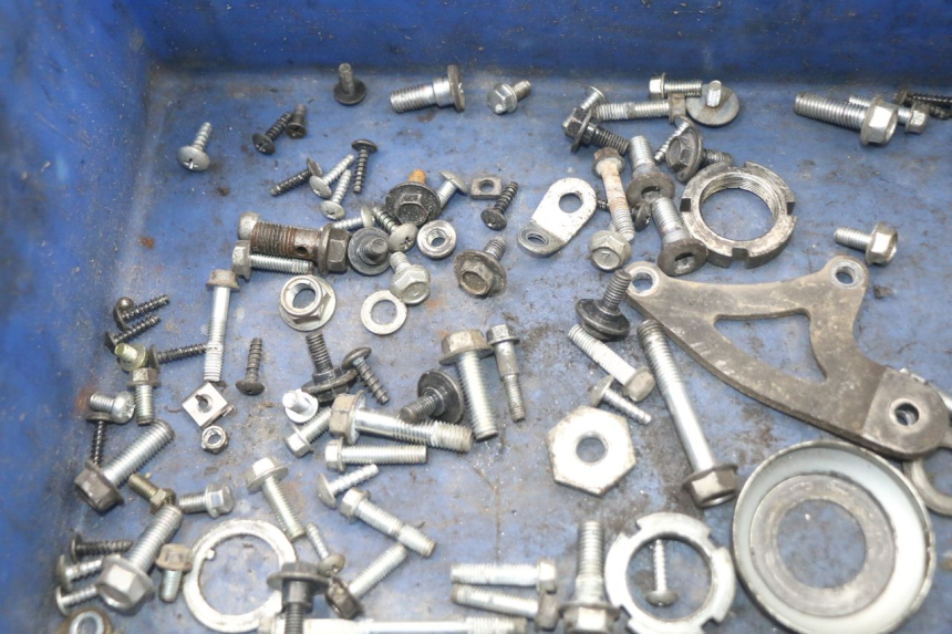 photo de ZAK SCHROEVEN EN BEVESTIGINGSMATERIAAL SUZUKI ADDRESS 110 (2015 - 2020) - Detail van het onderdeel