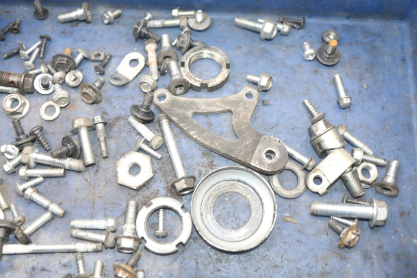 photo de ZAK SCHROEVEN EN BEVESTIGINGSMATERIAAL SUZUKI ADDRESS 110 (2015 - 2020) - Zoom op gebruiksstaat