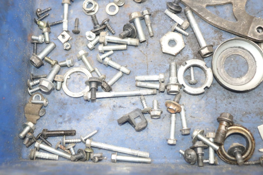 photo de ZAK SCHROEVEN EN BEVESTIGINGSMATERIAAL SUZUKI ADDRESS 110 (2015 - 2020) - Andere kijkhoek