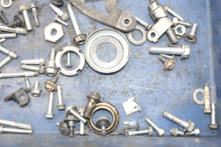 photo de ZAK SCHROEVEN EN BEVESTIGINGSMATERIAAL SUZUKI ADDRESS 110 (2015 - 2020) - Technische close-up