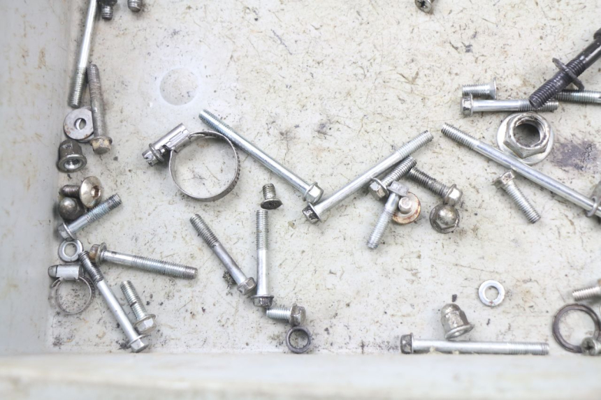 photo de ZAK SCHROEVEN EN BEVESTIGINGSMATERIAAL ORION AGB37 CRF1 DIRT BIKE 125 (2013 - 2021) - Zoom op gebruiksstaat