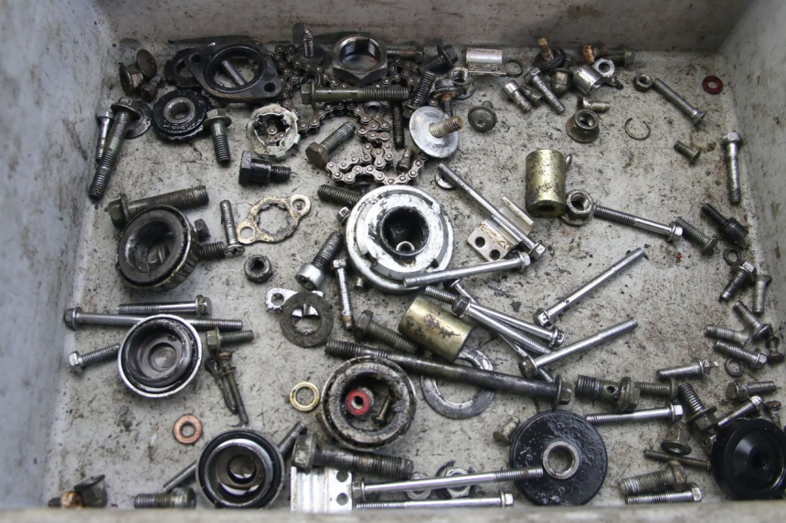 photo de ZAK SCHROEVEN EN BEVESTIGINGSMATERIAAL ORION AGB37 CRF1 DIRT BIKE 125 (2013 - 2021) - Zoom op gebruiksstaat