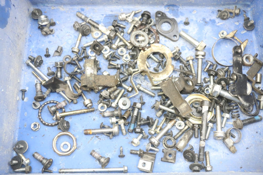 photo de ZAK SCHROEVEN EN BEVESTIGINGSMATERIAAL KYMCO AGILITY 16+ 4T 50 (2018 - 2023) - Detail van het onderdeel